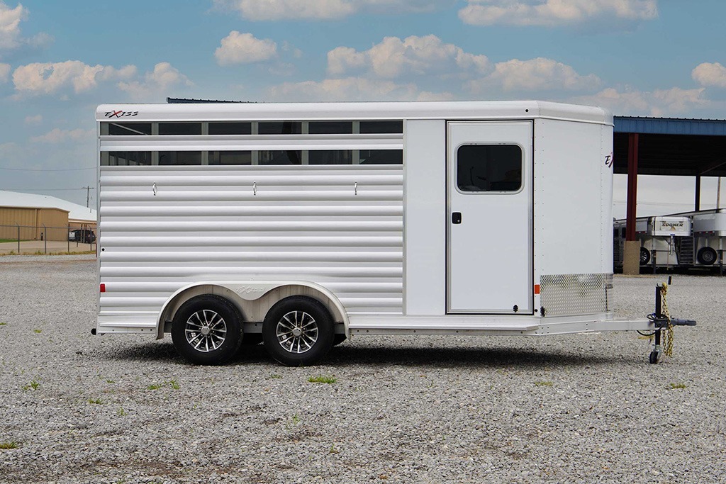 Express BP 3H CXF horse trailer – curbside Express BP 3H CXF horse trailer - curbside
