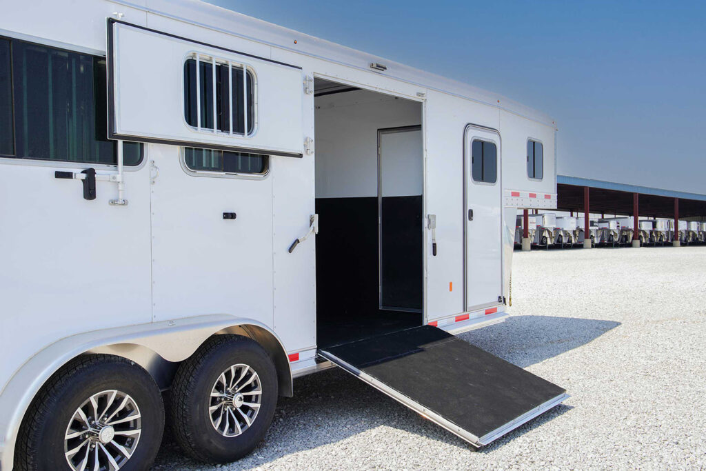 7200 SR 2+1 horse trailer - side ramp