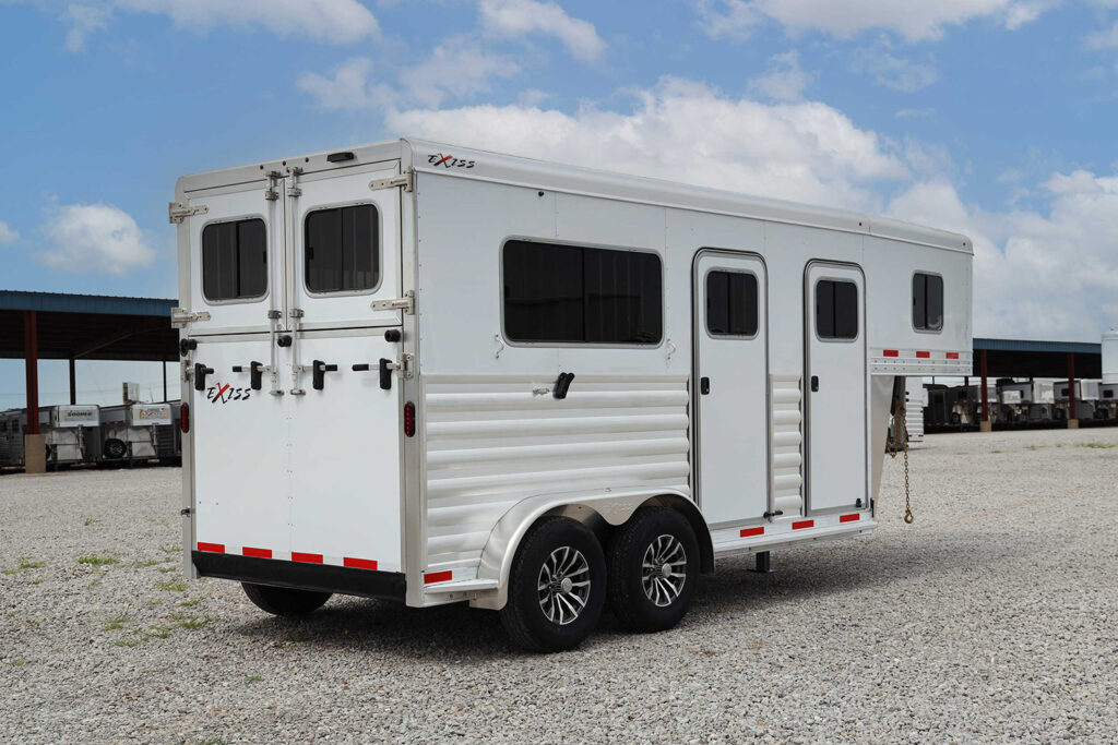 7200 ST straight load horse trailer - curbside rear