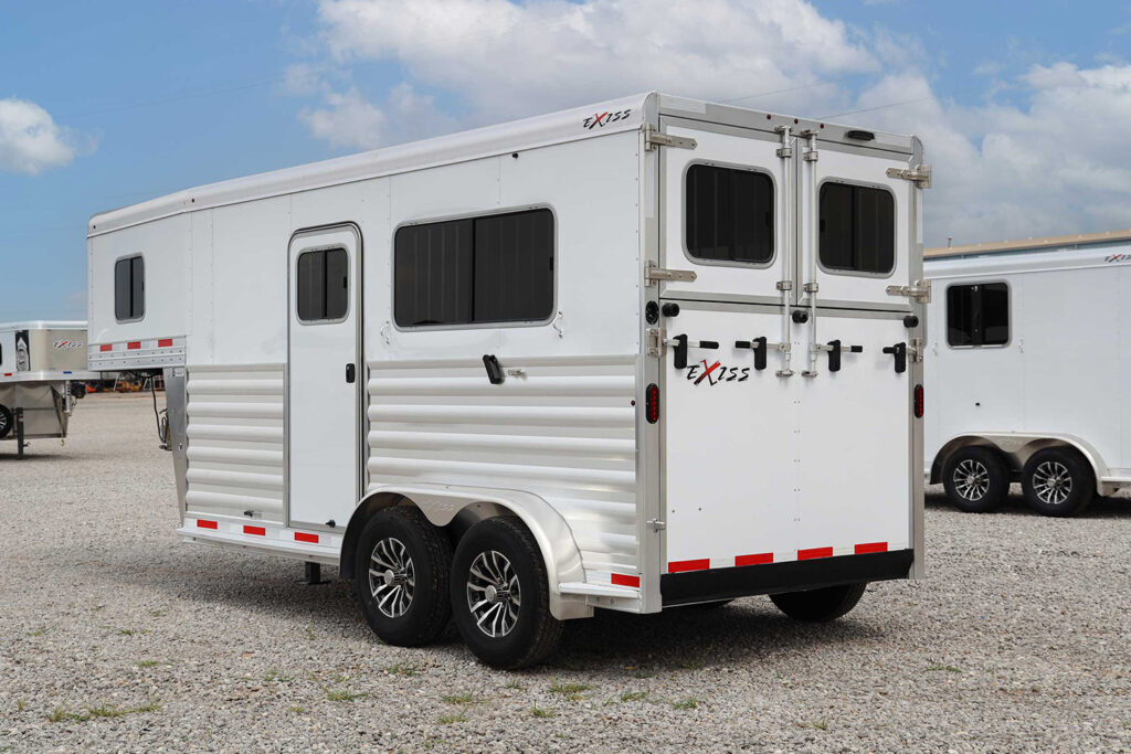 7200 ST straight load horse trailer - streetside rear