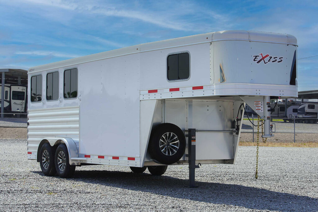 7300 gooseneck horse trailer - curbside front