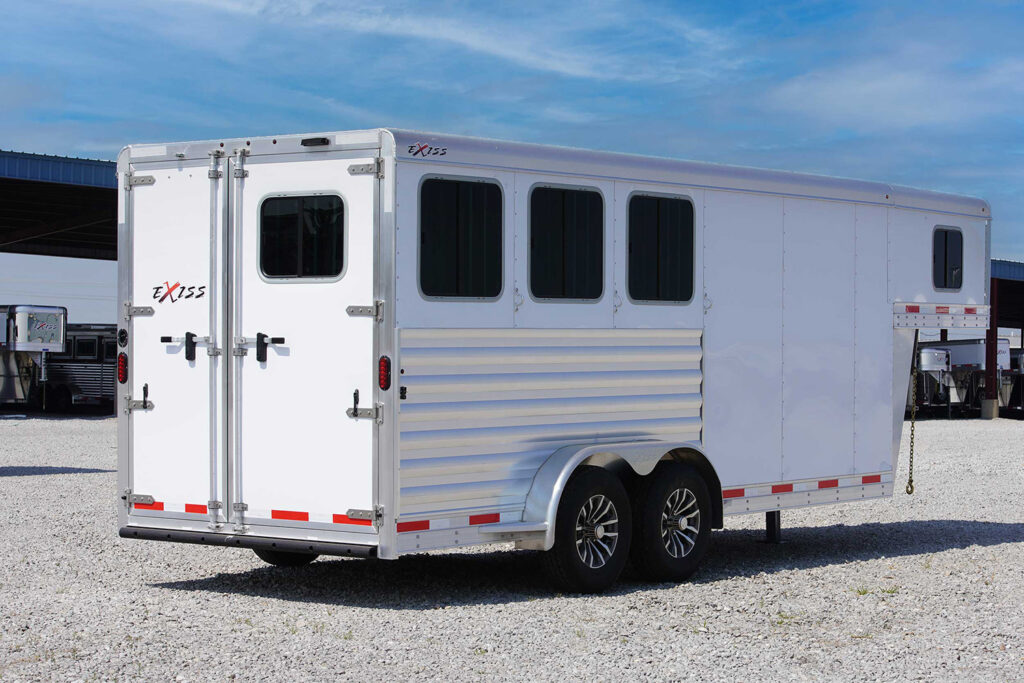 7300 gooseneck horse trailer - curbside rear