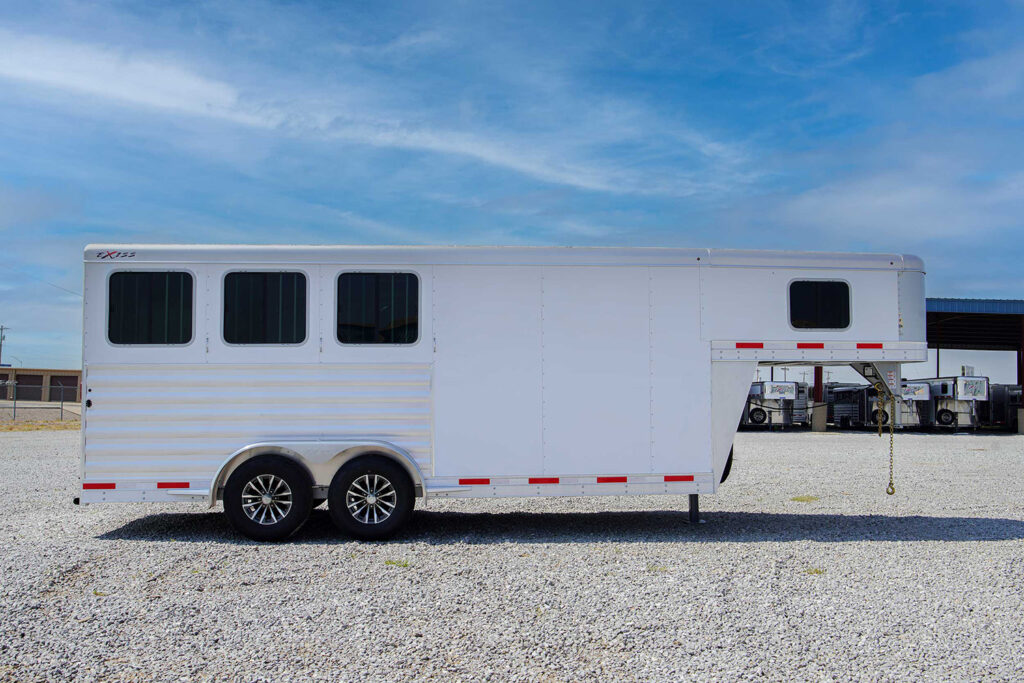 7300 gooseneck horse trailer - curbside