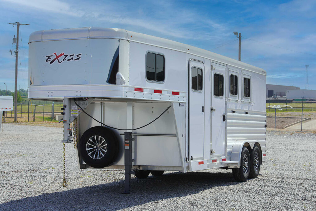 7300 gooseneck horse trailer - streetside front