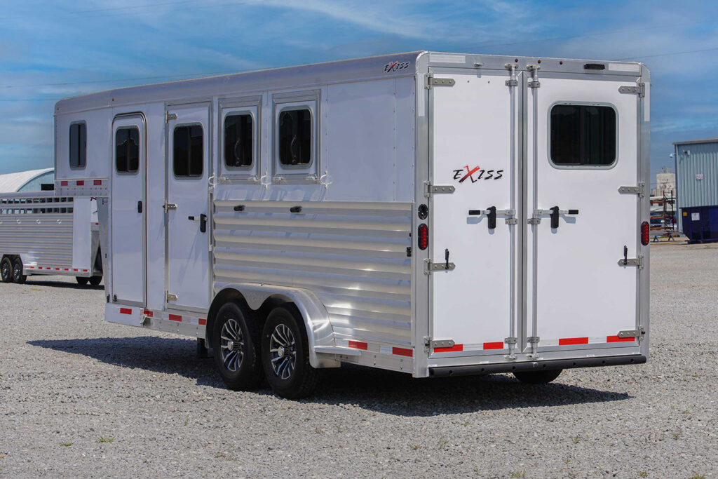 7300 gooseneck horse trailer - streetside rear