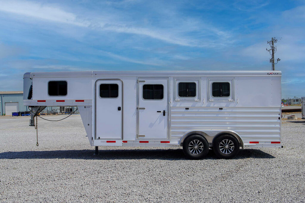 7300 gooseneck horse trailer - streetside