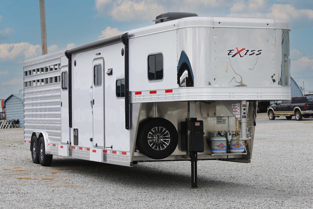 STC 8032 living quarters trailer - curbside front