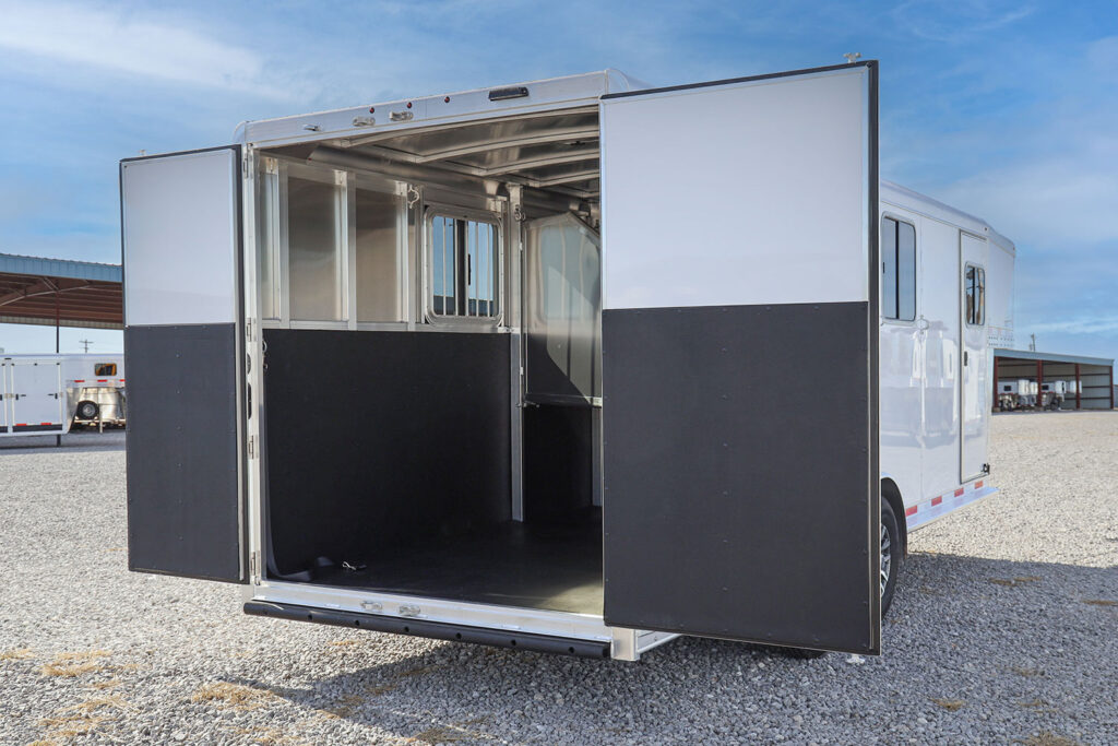 Express 4H SS gooseneck horse trailer – rear Express 4H SS gooseneck horse trailer - rear